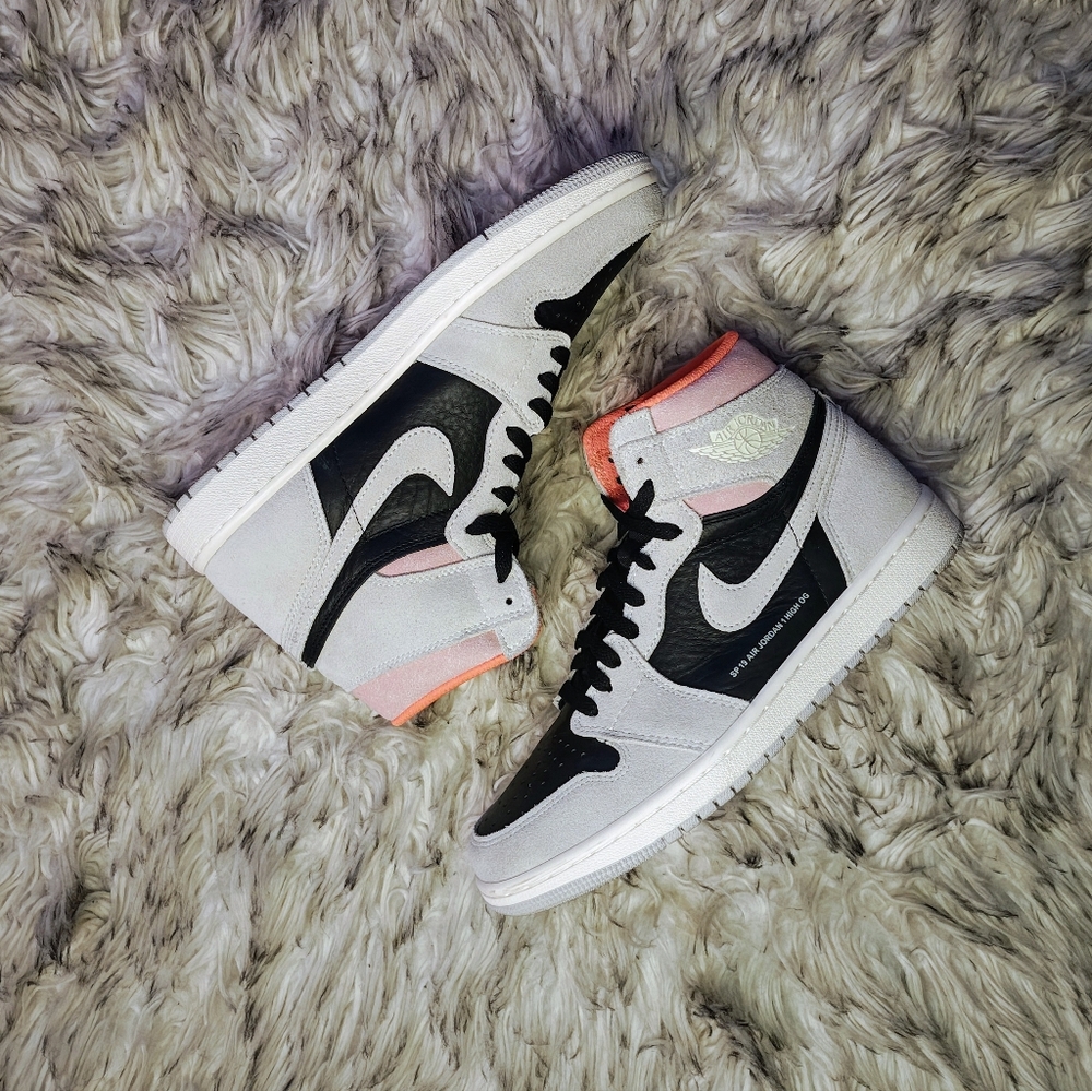 Air Jordan Retro 1 High OG Neutral Grey/Hyper Crimson 555088 018 Size 9.5